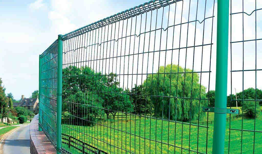 青岛公园护栏网，双圈护栏网怎么安装？